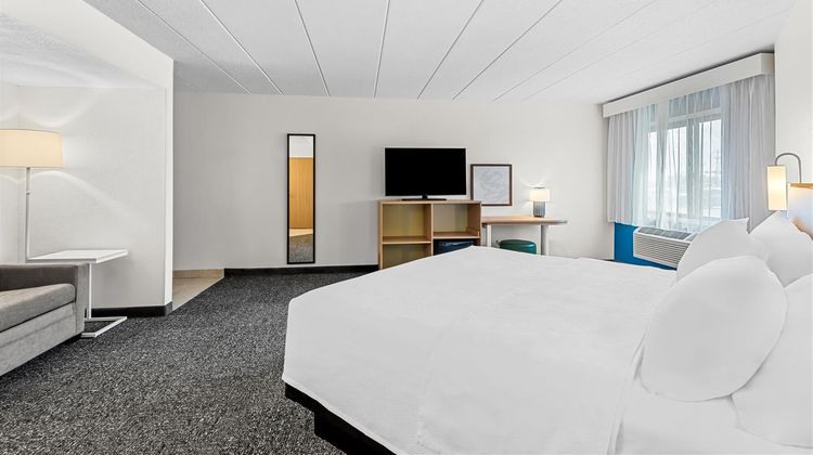 Spark by Hilton Cedar Falls Room