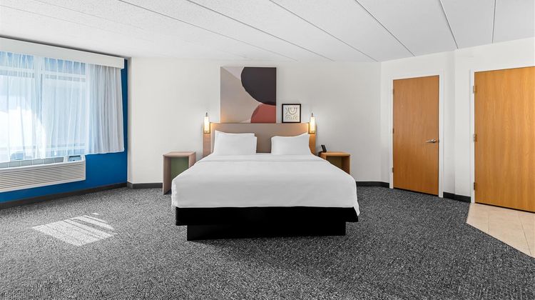 Spark by Hilton Cedar Falls Room