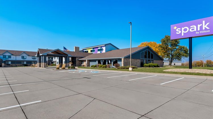 Spark by Hilton Cedar Falls Exterior