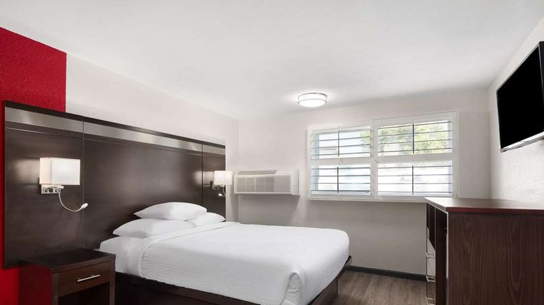 <b>Ramada by Wyndham Medford Airport North Room</b>. Images powered by <a href="https://iceportal.shijigroup.com/" title="IcePortal" target="_blank">IcePortal</a>.