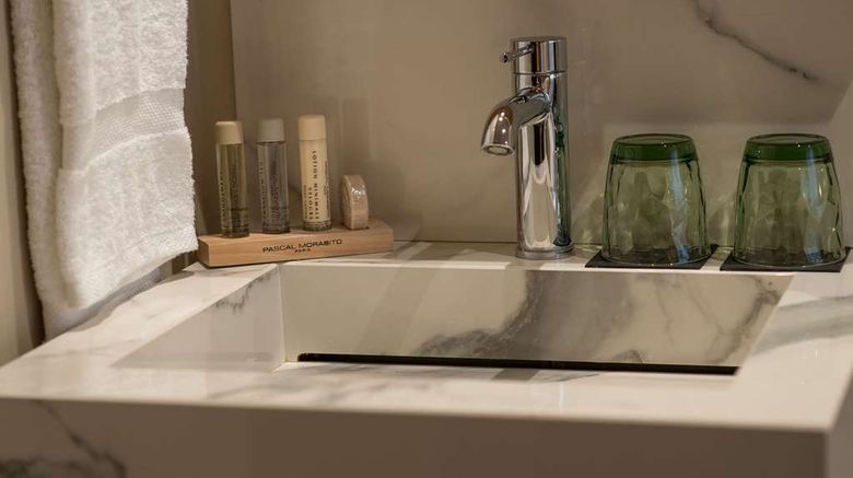 <b>9Hotel Paquis Room</b>. Images powered by <a href="https://iceportal.shijigroup.com/" title="IcePortal" target="_blank">IcePortal</a>.