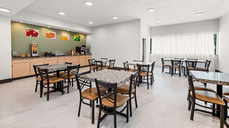 <b>Quality Inn & Suites Restaurant</b>. Images powered by <a href="https://iceportal.shijigroup.com/" title="IcePortal" target="_blank">IcePortal</a>.