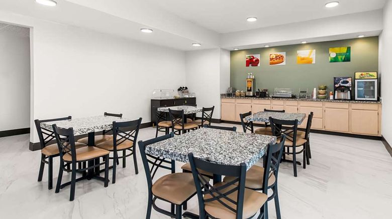 <b>Quality Inn & Suites Restaurant</b>. Images powered by <a href="https://iceportal.shijigroup.com/" title="IcePortal" target="_blank">IcePortal</a>.
