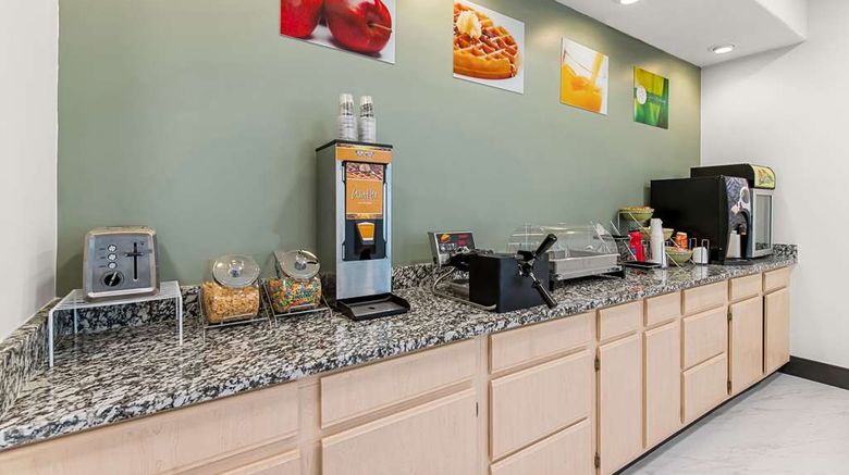 <b>Quality Inn & Suites Restaurant</b>. Images powered by <a href="https://iceportal.shijigroup.com/" title="IcePortal" target="_blank">IcePortal</a>.