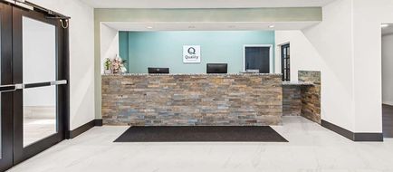 Quality Inn & Suites Lobby