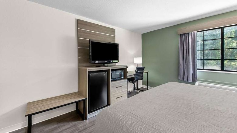 <b>Quality Inn & Suites Room</b>. Images powered by <a href="https://iceportal.shijigroup.com/" title="IcePortal" target="_blank">IcePortal</a>.