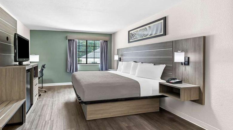 <b>Quality Inn & Suites Room</b>. Images powered by <a href="https://iceportal.shijigroup.com/" title="IcePortal" target="_blank">IcePortal</a>.