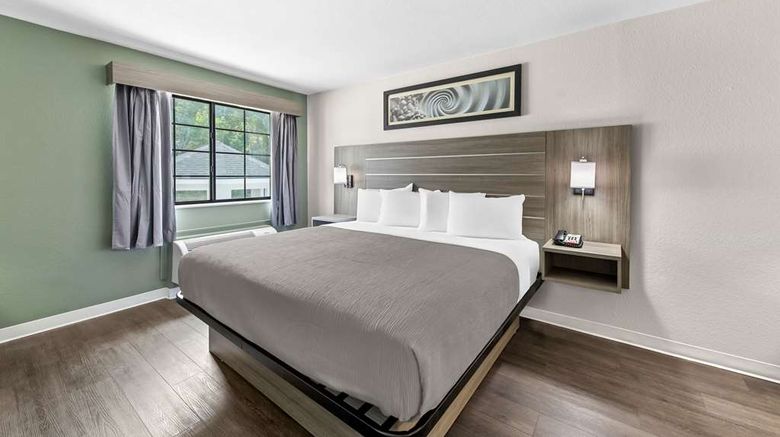 <b>Quality Inn & Suites Room</b>. Images powered by <a href="https://iceportal.shijigroup.com/" title="IcePortal" target="_blank">IcePortal</a>.