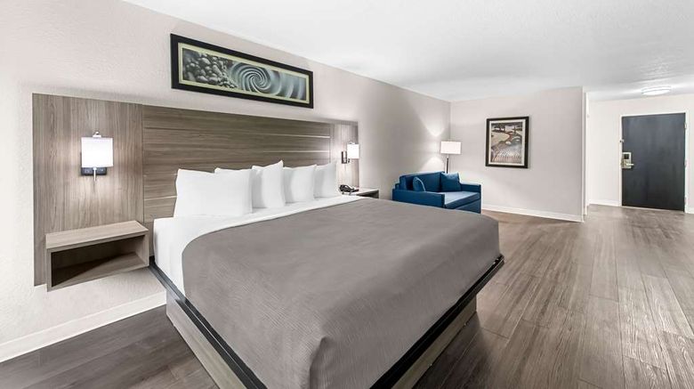 <b>Quality Inn & Suites Suite</b>. Images powered by <a href="https://iceportal.shijigroup.com/" title="IcePortal" target="_blank">IcePortal</a>.