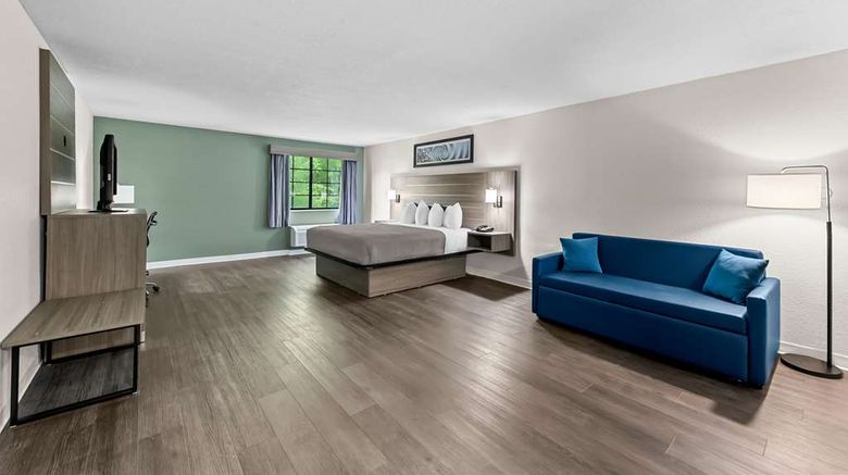 <b>Quality Inn & Suites Suite</b>. Images powered by <a href="https://iceportal.shijigroup.com/" title="IcePortal" target="_blank">IcePortal</a>.