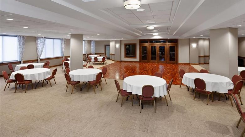 <b>Ramada by Wyndham Milwaukee Ballroom</b>. Images powered by <a href="https://iceportal.shijigroup.com/" title="IcePortal" target="_blank">IcePortal</a>.