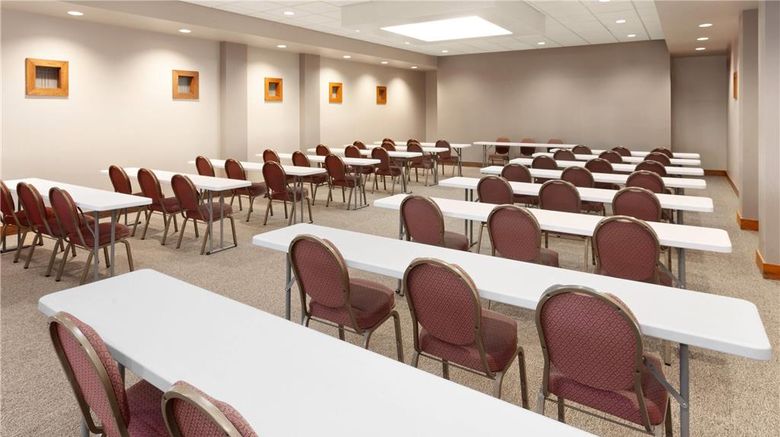 <b>Ramada by Wyndham Milwaukee Meeting</b>. Images powered by <a href="https://iceportal.shijigroup.com/" title="IcePortal" target="_blank">IcePortal</a>.