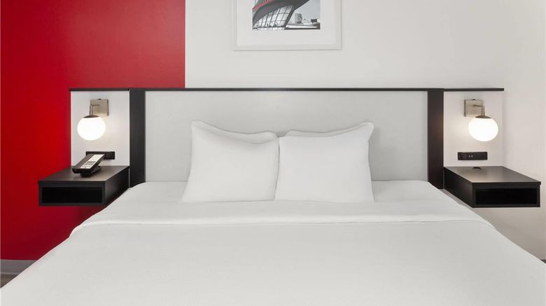 <b>Ramada by Wyndham Milwaukee Room</b>. Images powered by <a href="https://iceportal.shijigroup.com/" title="IcePortal" target="_blank">IcePortal</a>.