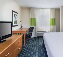 AmericInn by Wyndham Topeka Room