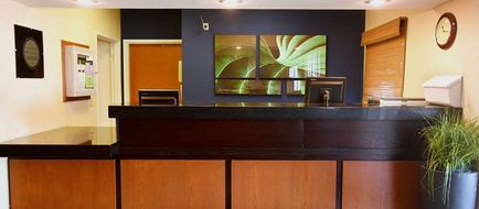 AmericInn by Wyndham Topeka Lobby