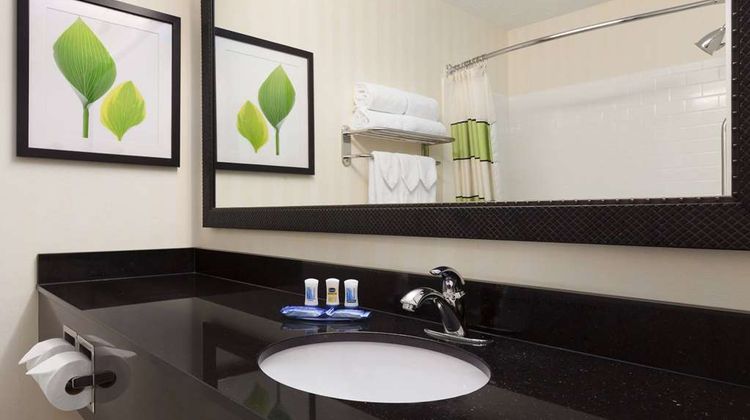 AmericInn by Wyndham Topeka Room