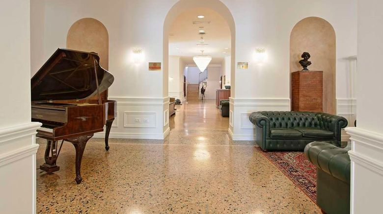 <b>Rechigi Park Hotel Lobby</b>. Images powered by <a href="https://iceportal.shijigroup.com/" title="IcePortal" target="_blank">IcePortal</a>.