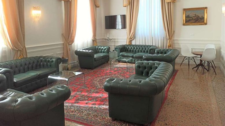 <b>Rechigi Park Hotel Restaurant</b>. Images powered by <a href="https://iceportal.shijigroup.com/" title="IcePortal" target="_blank">IcePortal</a>.
