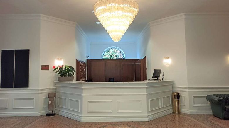 <b>Rechigi Park Hotel Lobby</b>. Images powered by <a href="https://iceportal.shijigroup.com/" title="IcePortal" target="_blank">IcePortal</a>.