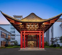 Hilton Garden Inn Dali Ancient City Exterior