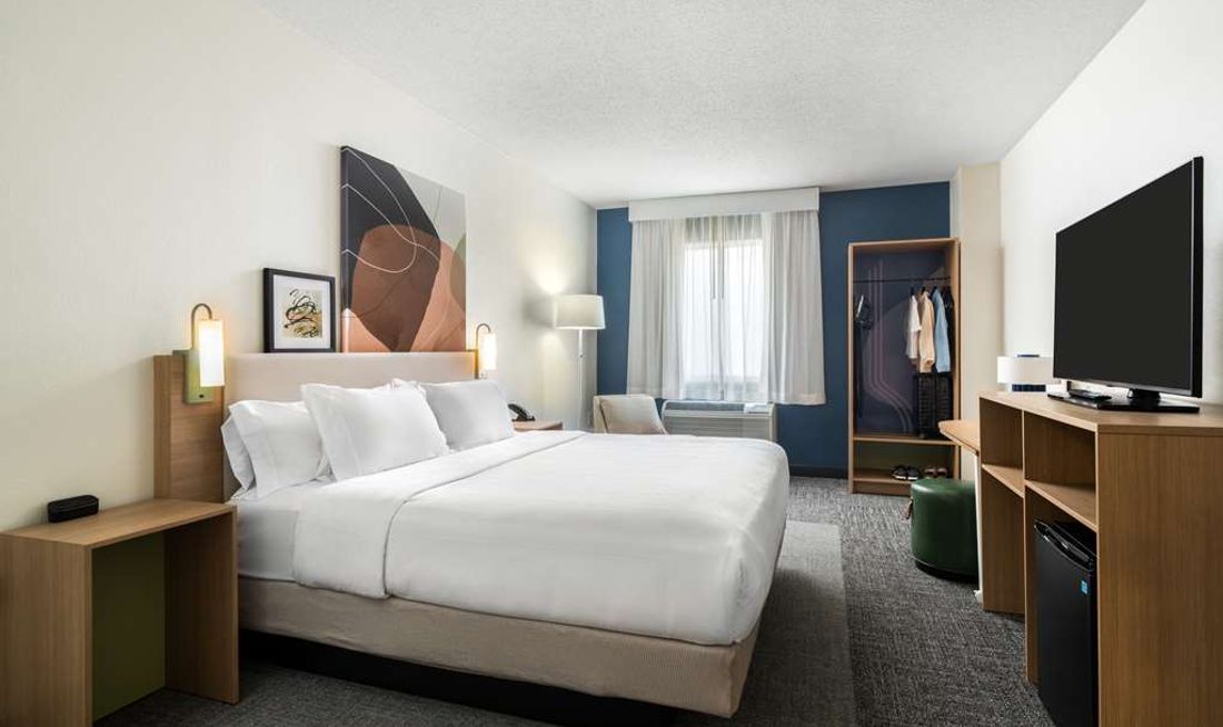 Spark by Hilton Opelousas Room