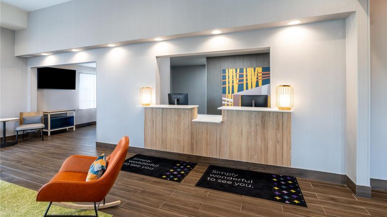 <b>Spark by Hilton Sheridan Lobby</b>. Images powered by <a href="https://iceportal.shijigroup.com/" title="IcePortal" target="_blank">IcePortal</a>.