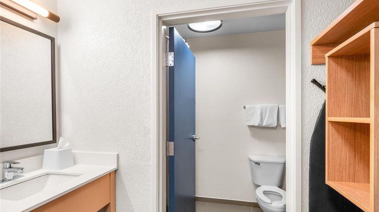 Spark by Hilton Ann Arbor South Room
