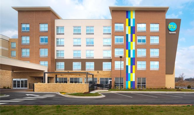 Tru by Hilton Spring Hill Exterior