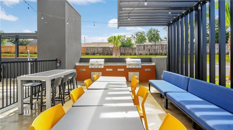 <b>Home2 Suites Crestview Exterior</b>. Images powered by <a href="https://iceportal.shijigroup.com/" title="IcePortal" target="_blank">IcePortal</a>.