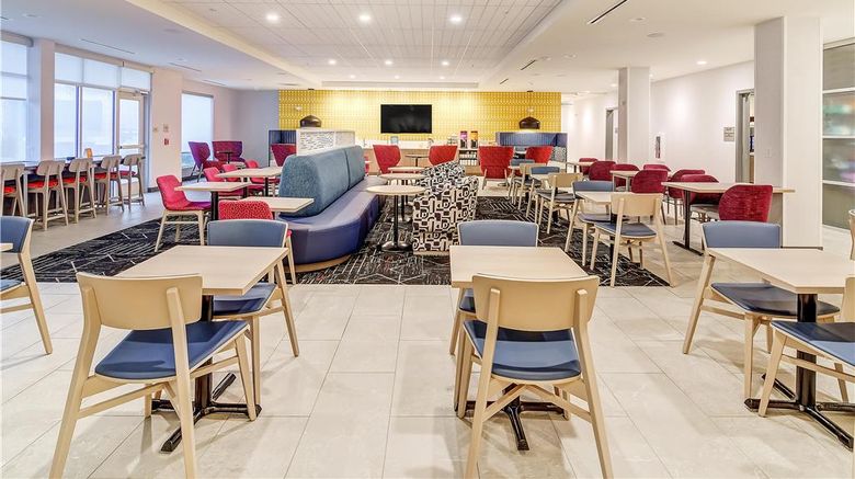 <b>Home2 Suites Crestview Lobby</b>. Images powered by <a href="https://iceportal.shijigroup.com/" title="IcePortal" target="_blank">IcePortal</a>.