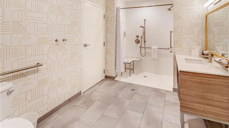 <b>Home2 Suites Crestview Room</b>. Images powered by <a href="https://iceportal.shijigroup.com/" title="IcePortal" target="_blank">IcePortal</a>.