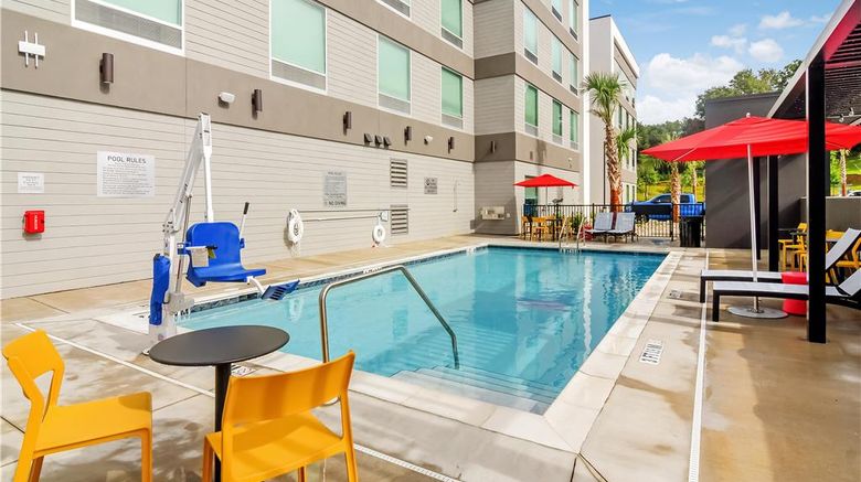 <b>Home2 Suites Crestview Pool</b>. Images powered by <a href="https://iceportal.shijigroup.com/" title="IcePortal" target="_blank">IcePortal</a>.
