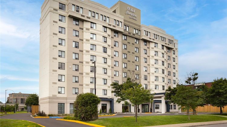 Hampton Inn Montreal East Anjou Exterior