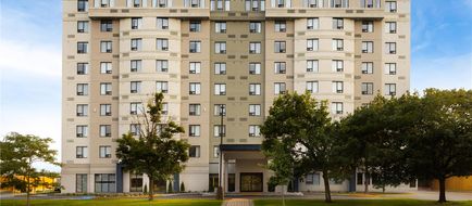 Hampton Inn Montreal East Anjou Exterior