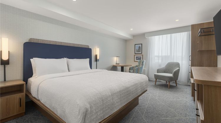 Hampton Inn Montreal East Anjou Room