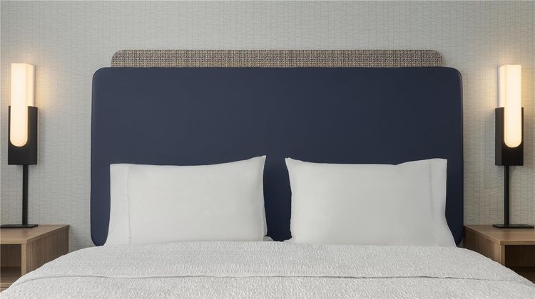 Hampton Inn Montreal East Anjou Room