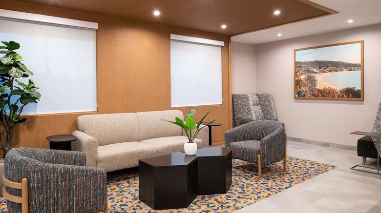 <b>Hampton Inn by Hilton Costa Mesa Newport Lobby</b>. Images powered by <a href="https://iceportal.shijigroup.com/" title="IcePortal" target="_blank">IcePortal</a>.
