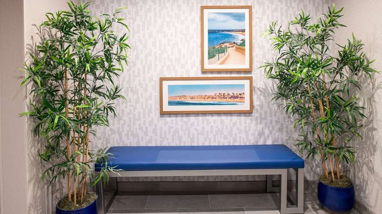<b>Hampton Inn by Hilton Costa Mesa Newport Lobby</b>. Images powered by <a href="https://iceportal.shijigroup.com/" title="IcePortal" target="_blank">IcePortal</a>.