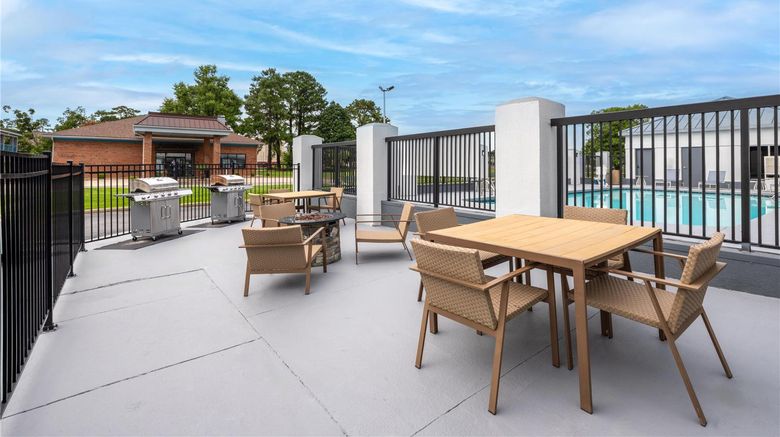 <b>Spark by Hilton Florence North I-95 Exterior</b>. Images powered by <a href="https://iceportal.shijigroup.com/" title="IcePortal" target="_blank">IcePortal</a>.