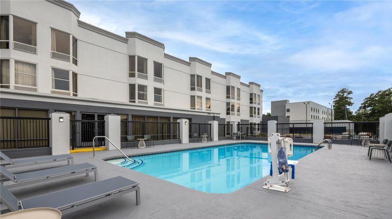<b>Spark by Hilton Florence North I-95 Pool</b>. Images powered by <a href="https://iceportal.shijigroup.com/" title="IcePortal" target="_blank">IcePortal</a>.