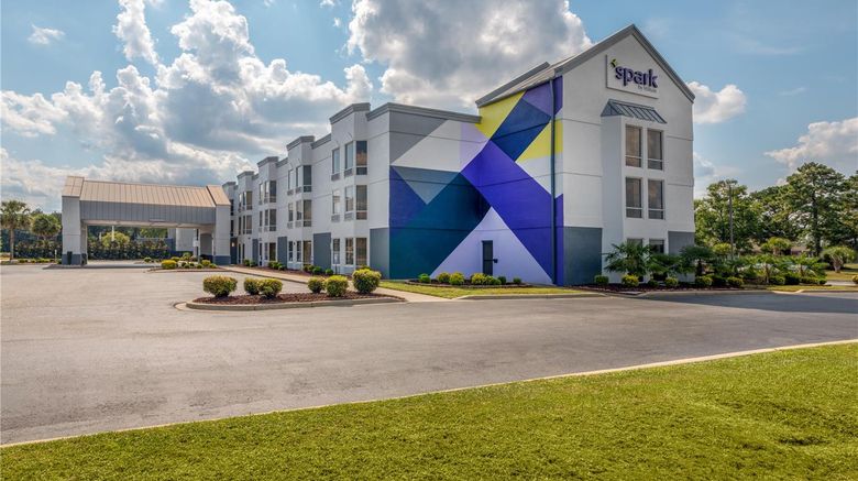 Spark by Hilton Florence North I-95 Exterior. Images powered by <a href="https://iceportal.shijigroup.com" target="_blank" rel="noopener">Ice Portal</a>.