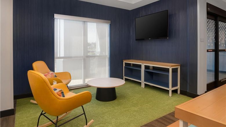<b>Spark by Hilton Smithfield I-95 Lobby</b>. Images powered by <a href="https://iceportal.shijigroup.com/" title="IcePortal" target="_blank">IcePortal</a>.