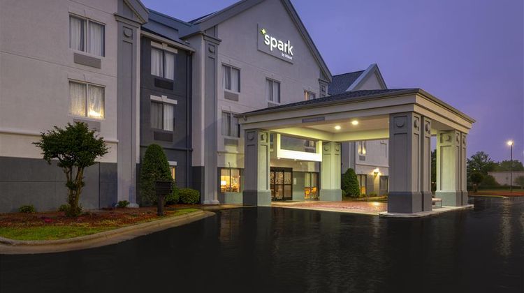 Spark by Hilton Smithfield I-95 Exterior
