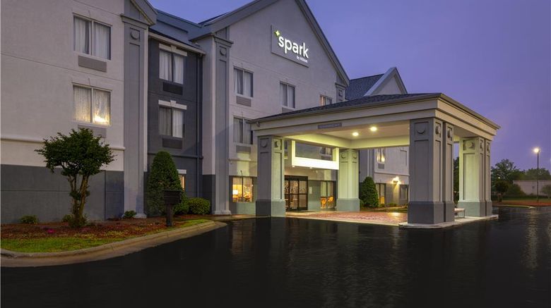 <b>Spark by Hilton Smithfield I-95 Exterior</b>. Images powered by <a href="https://iceportal.shijigroup.com/" title="IcePortal" target="_blank">IcePortal</a>.