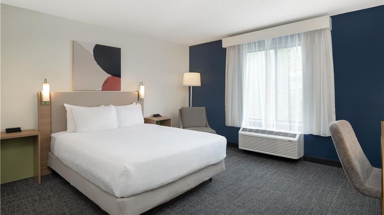 <b>Spark by Hilton Smithfield I-95 Room</b>. Images powered by <a href="https://iceportal.shijigroup.com/" title="IcePortal" target="_blank">IcePortal</a>.