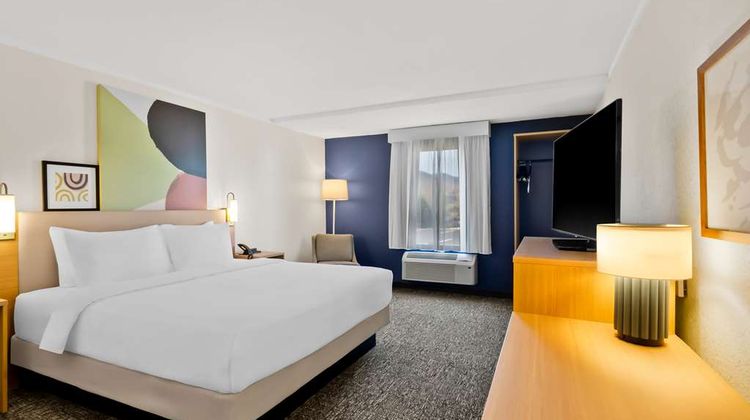 Spark by Hilton Daleville Roanoke North Room