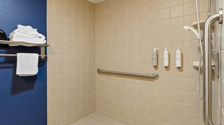 Spark by Hilton Daleville Roanoke North Room