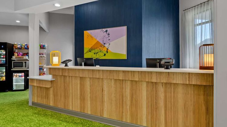 Spark by Hilton Daleville Roanoke North Lobby