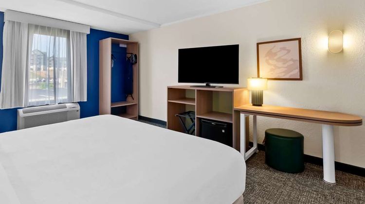 Spark by Hilton Daleville Roanoke North Room