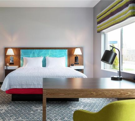 Hampton And Suites HVNNH Room